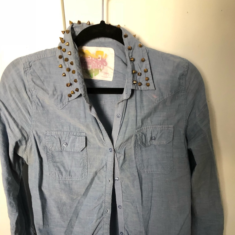 Creative oxford with studs.
